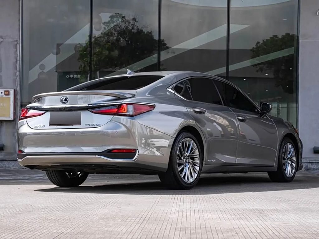 Lexus ES 2018 300h Executive Edition China 6