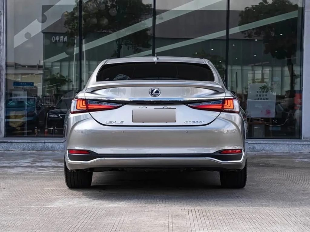 Lexus ES 2018 300h Executive Edition China 6