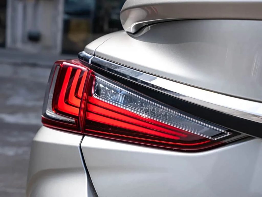 Lexus ES 2018 300h Executive Edition China 6