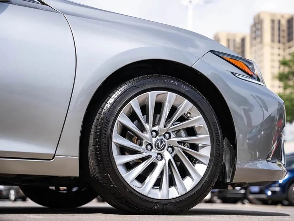 Lexus ES 2018 300h Executive Edition China 6