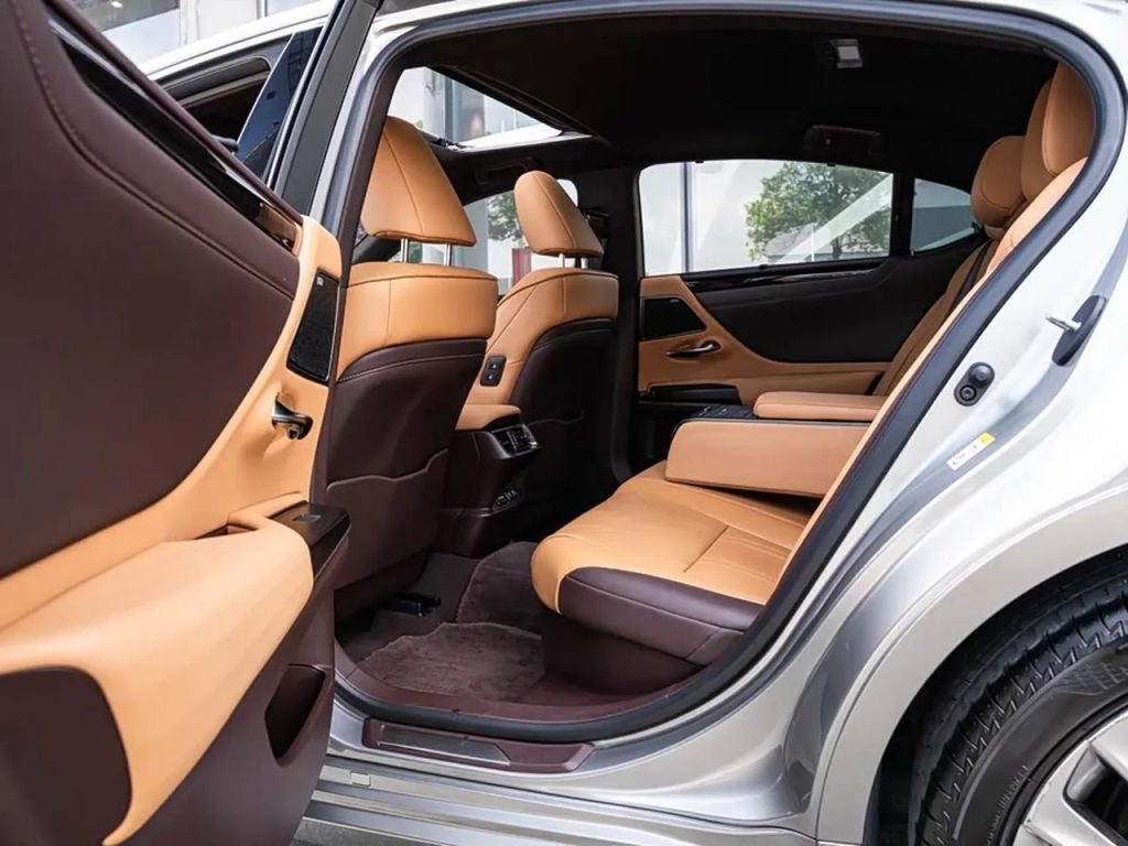 Lexus ES 2018 300h Executive Edition China 6