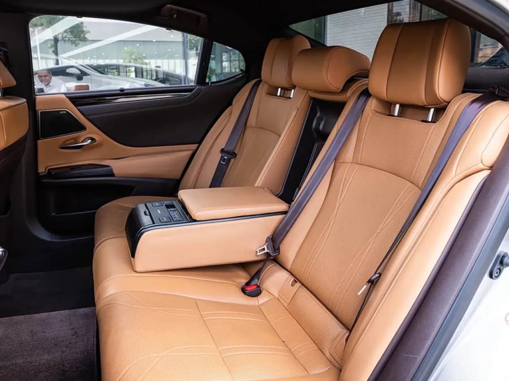 Lexus ES 2018 300h Executive Edition China 6