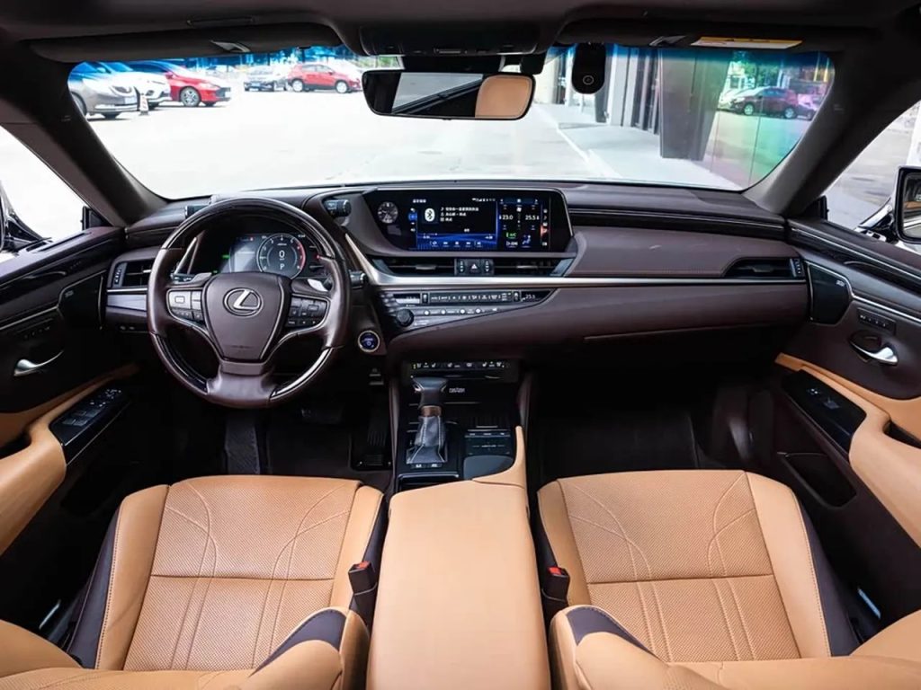 Lexus ES 2018 300h Executive Edition China 6