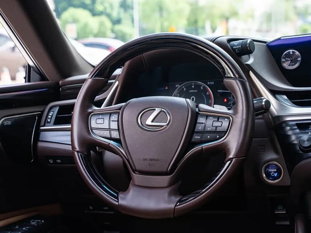 Lexus ES 2018 300h Executive Edition China 6