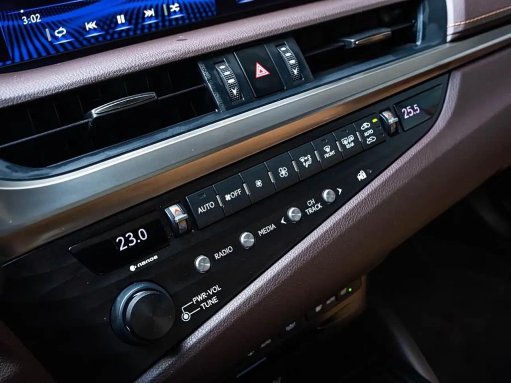 Lexus ES 2018 300h Executive Edition China 6