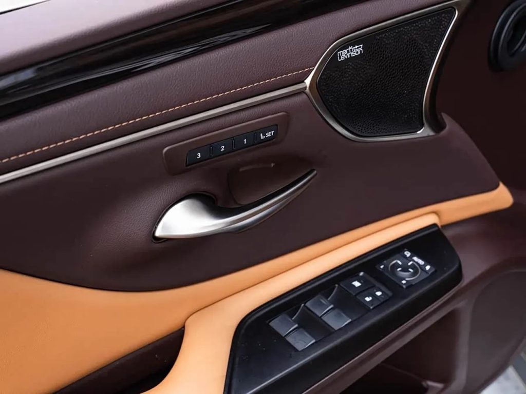Lexus ES 2018 300h Executive Edition China 6