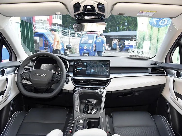Lynk & Co 02