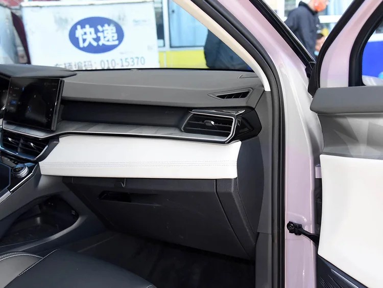 Lynk & Co 02