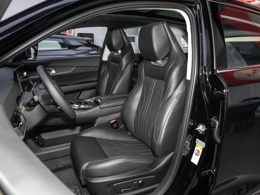 Changan UNI-K 2024 2.0T FWD Mid-Size SUV