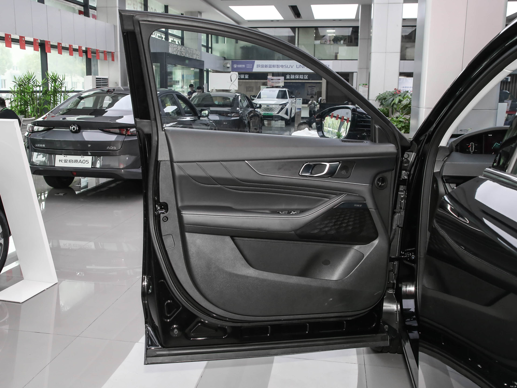 Changan UNI-K 2024 2.0T FWD Mid-Size SUV
