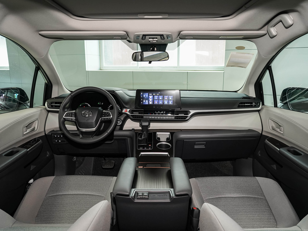 Toyota Sienna 2026 2.5L Hybrid 2WD Comfort