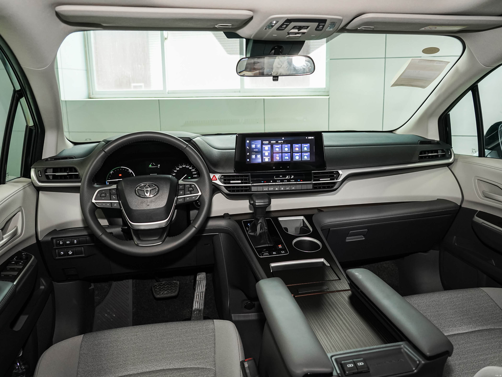 Toyota Sienna 2026 2.5L Hybrid 2WD Comfort