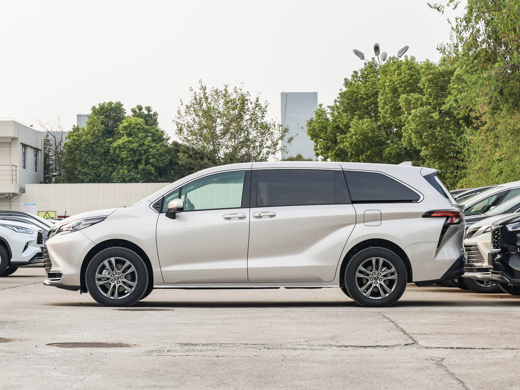 Toyota Sienna 2026 2.5L Hybrid 2WD Comfort