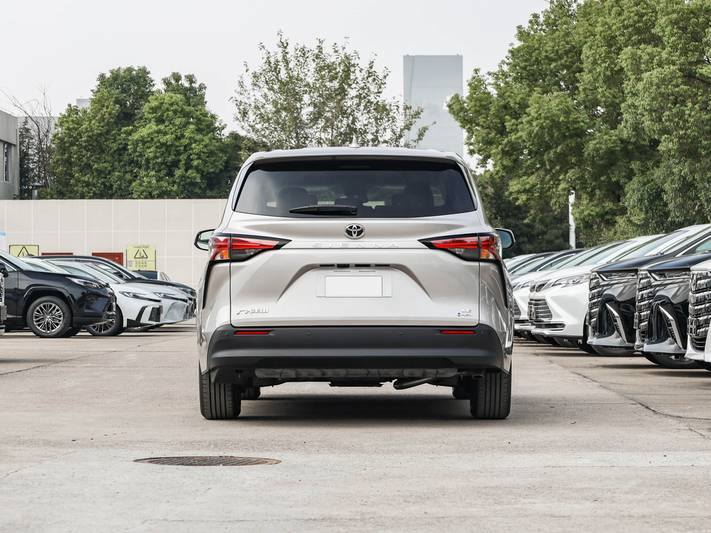Toyota Sienna 2026 2.5L Hybrid 2WD Comfort