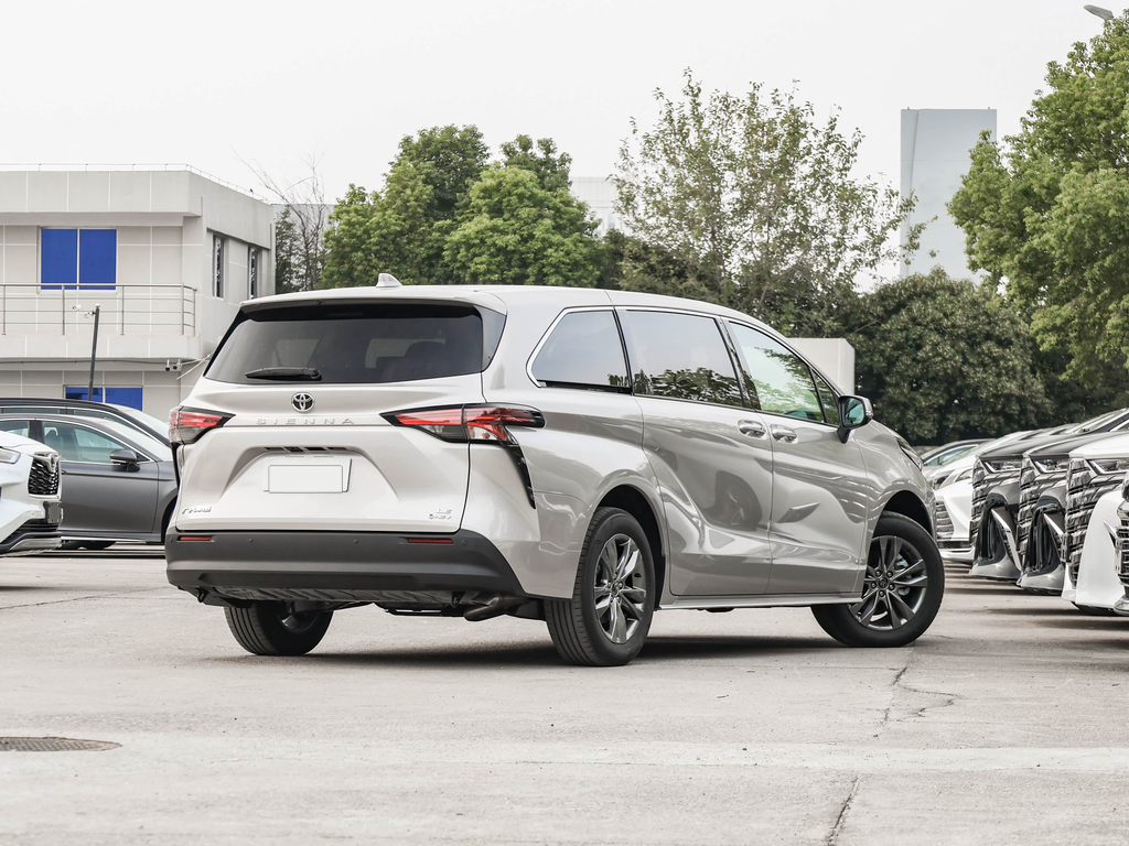 Toyota Sienna 2026 2.5L Hybrid 2WD Comfort