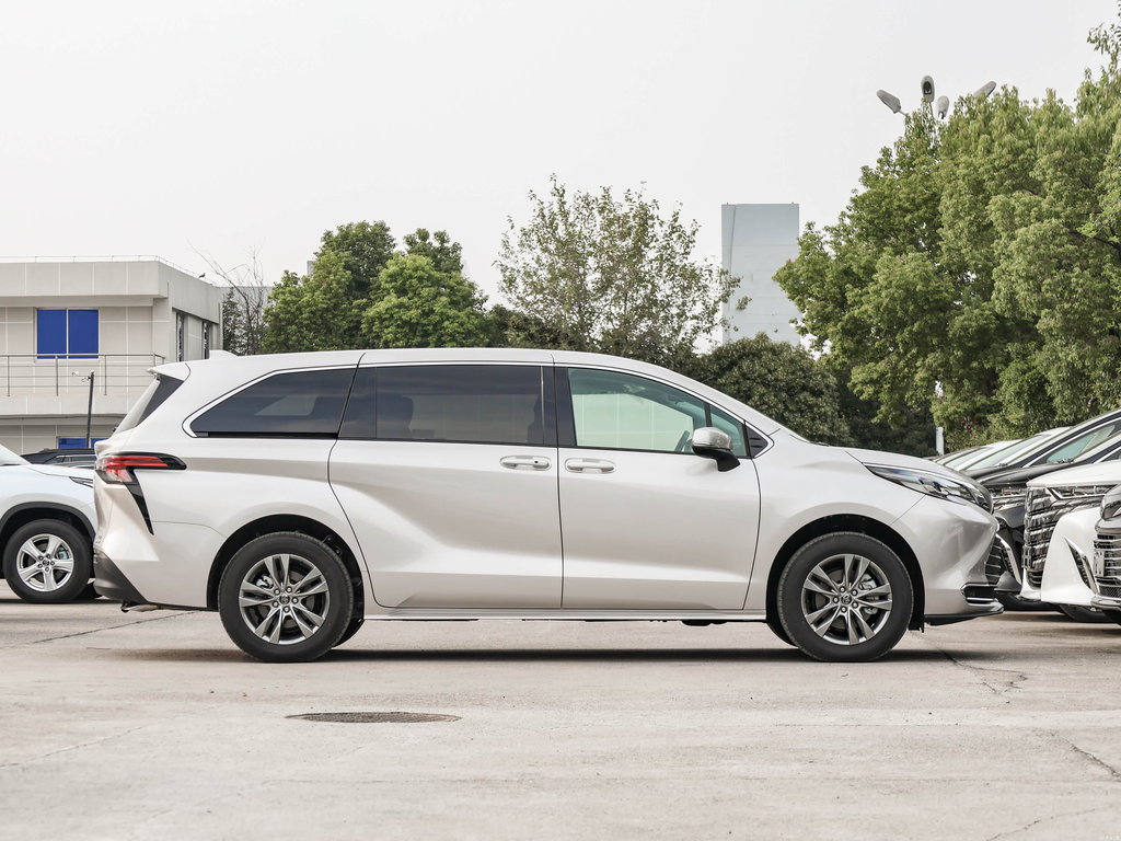 Toyota Sienna 2026 2.5L Hybrid 2WD Comfort