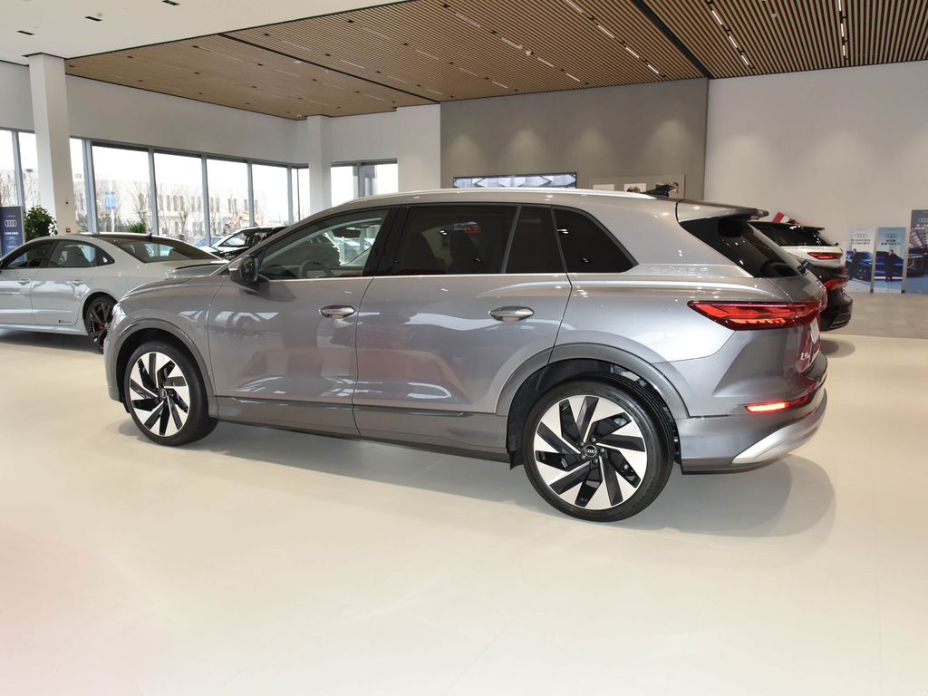 Audi Q5 e-tron 2024 50 quattro Glory Edition