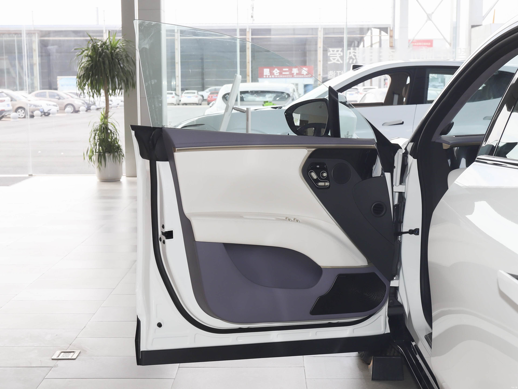 Avatr 11 2025 Max REEV Edition