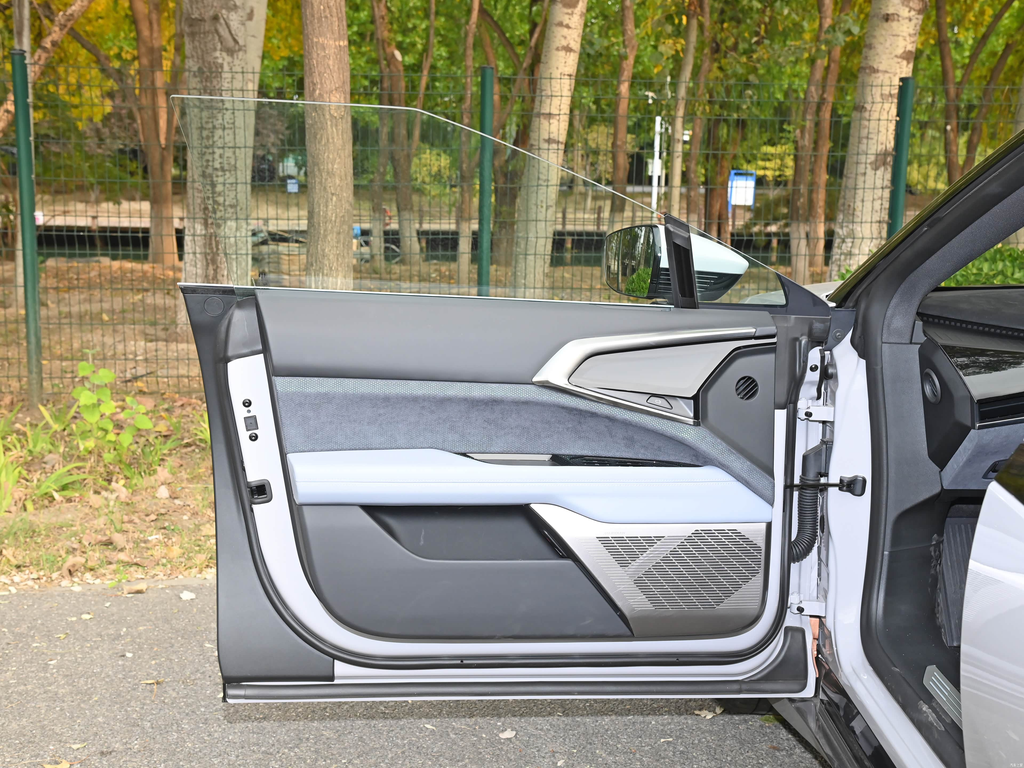 HiPhi Z 2023 City Edition 5 seats