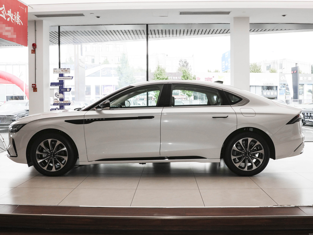 Lincoln Z 2025 2.0T Premium Edition
