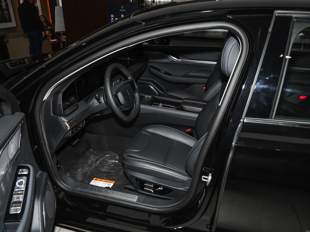 Lincoln Z 2025 2.0T Premium Edition
