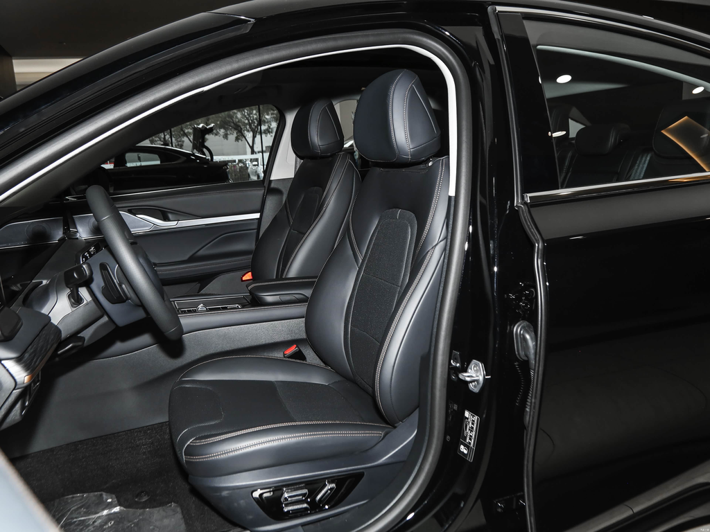 Lincoln Z 2025 2.0T Premium Edition