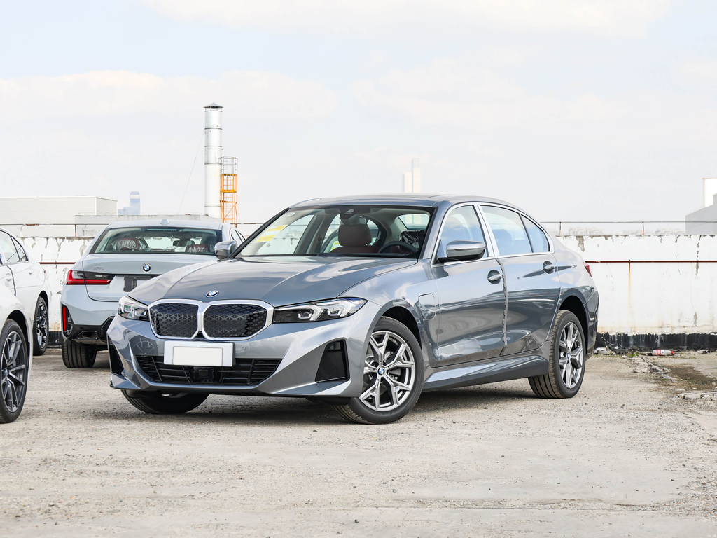 BMW i3 2026 eDrive 35 L