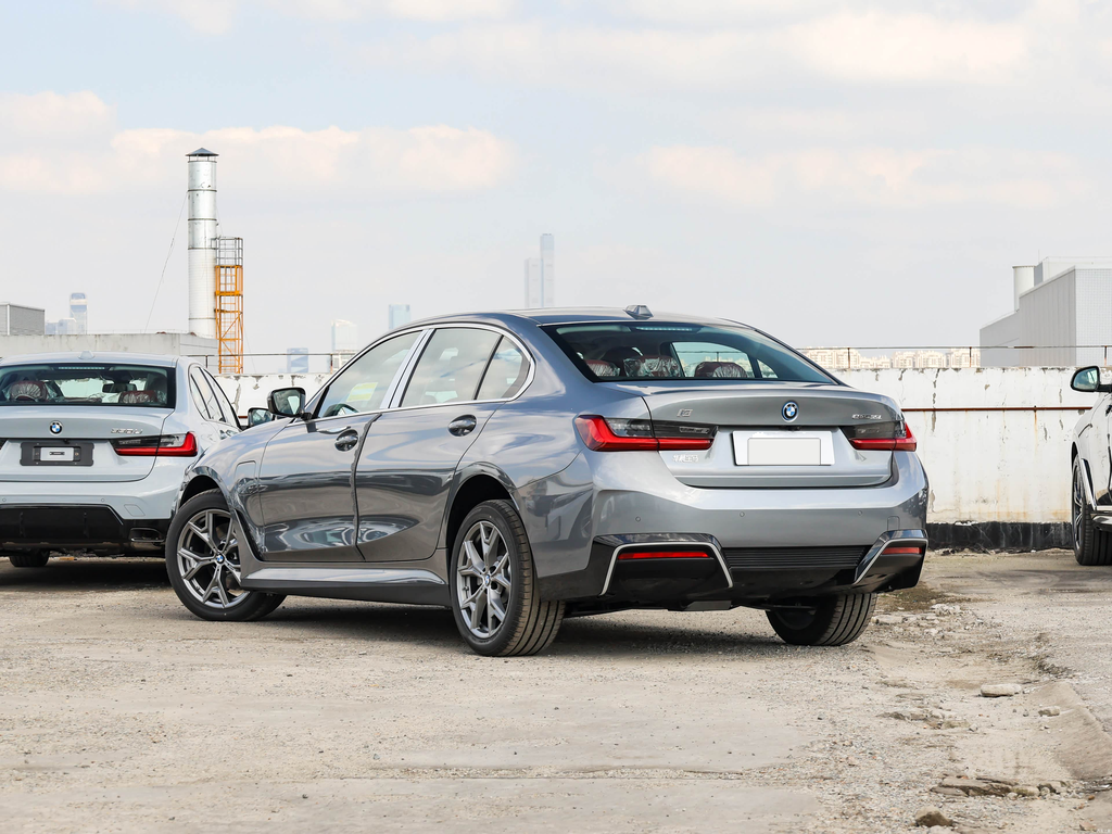 BMW i3 2026 eDrive 35 L
