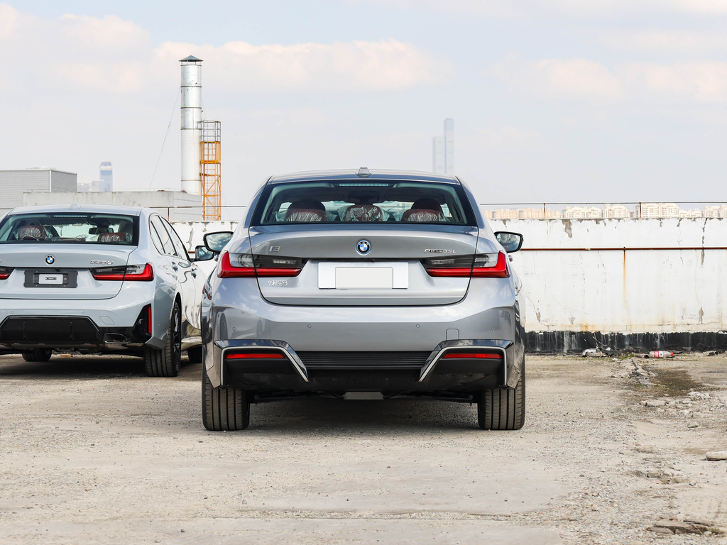 BMW i3 2026 eDrive 35 L