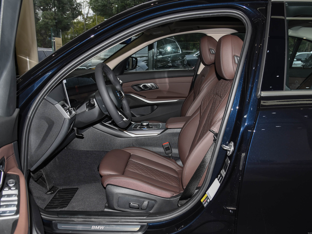 BMW i3 2026 eDrive 35 L