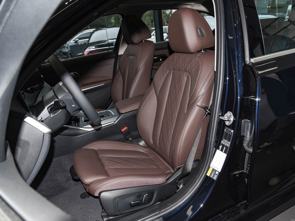 BMW i3 2026 eDrive 35 L