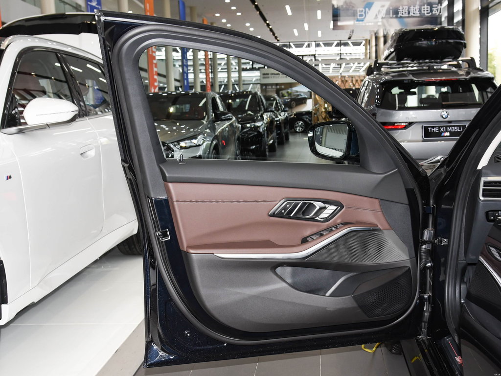 BMW i3 2026 eDrive 35 L