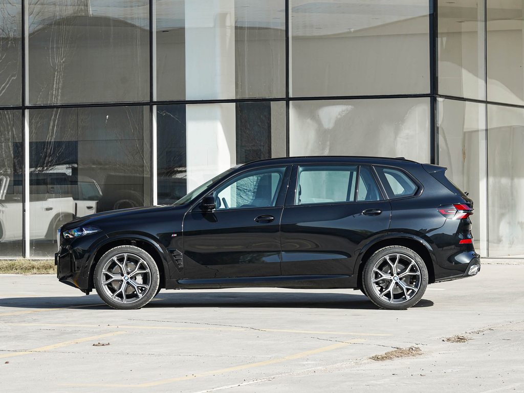 BMW X5 2026 xDrive 30Li M Sport Shadow Package
