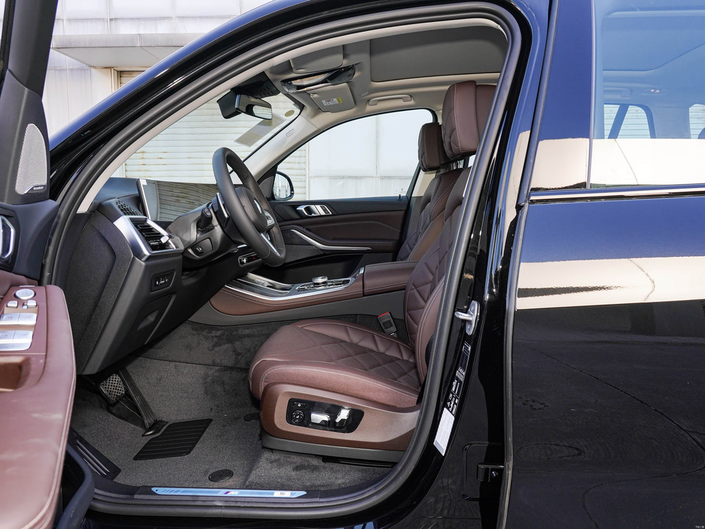 BMW X5 2026 xDrive 30Li M Sport Shadow Package