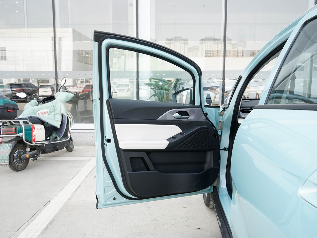 Geely Geometry E 2024 301km Longteng Edition
