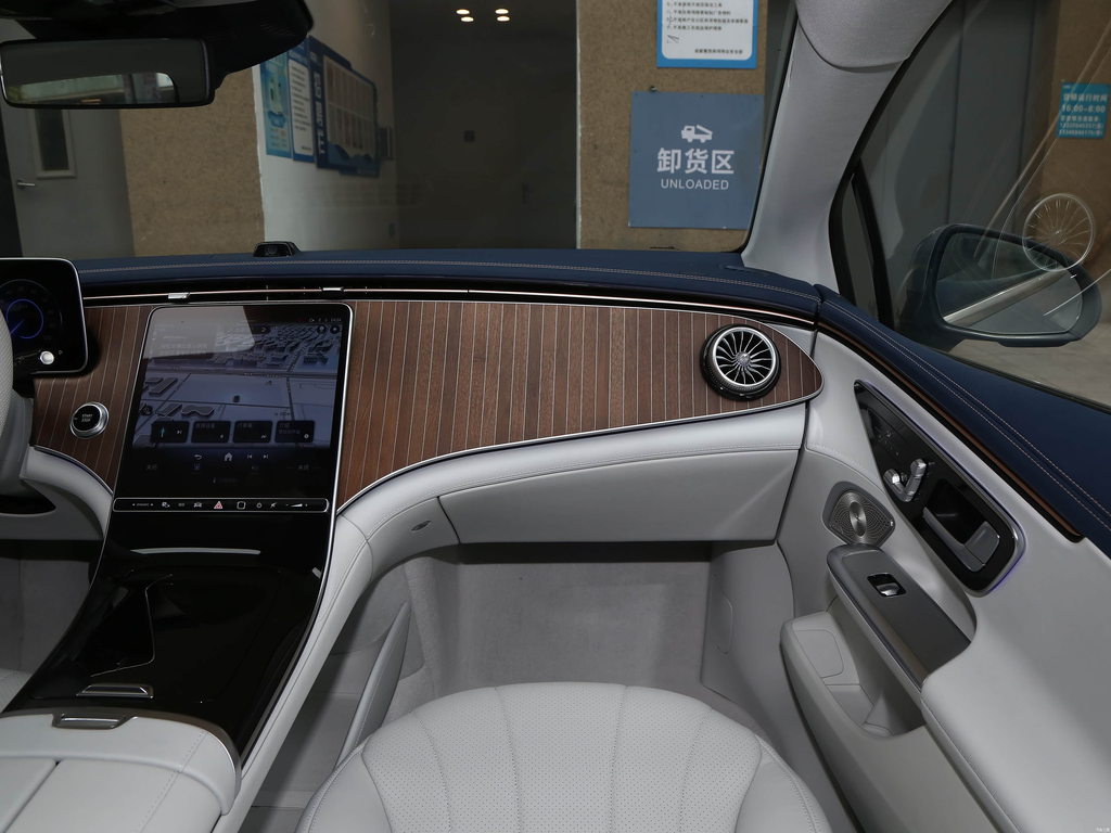 Mercedes-Benz EQE 500 4MATIC 2026 Pioneer Edition