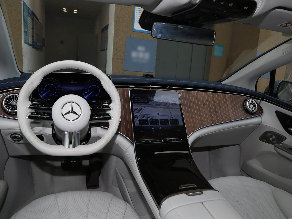 Mercedes-Benz EQE 500 4MATIC 2026 Pioneer Edition