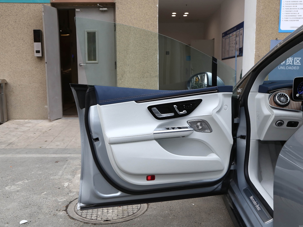 Mercedes-Benz EQE 500 4MATIC 2026 Pioneer Edition