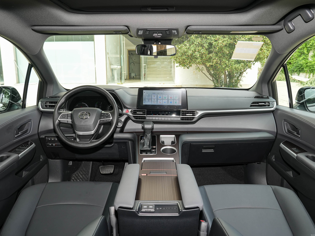 Toyota Grevia 2026 2.5L Hybrid Comfort Edition