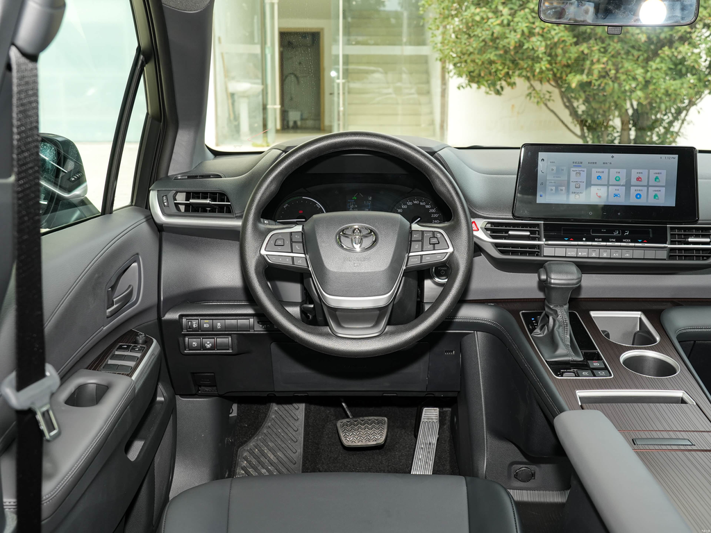 Toyota Grevia 2026 2.5L Hybrid Comfort Edition