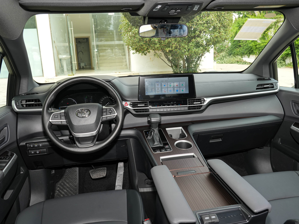 Toyota Grevia 2026 2.5L Hybrid Comfort Edition