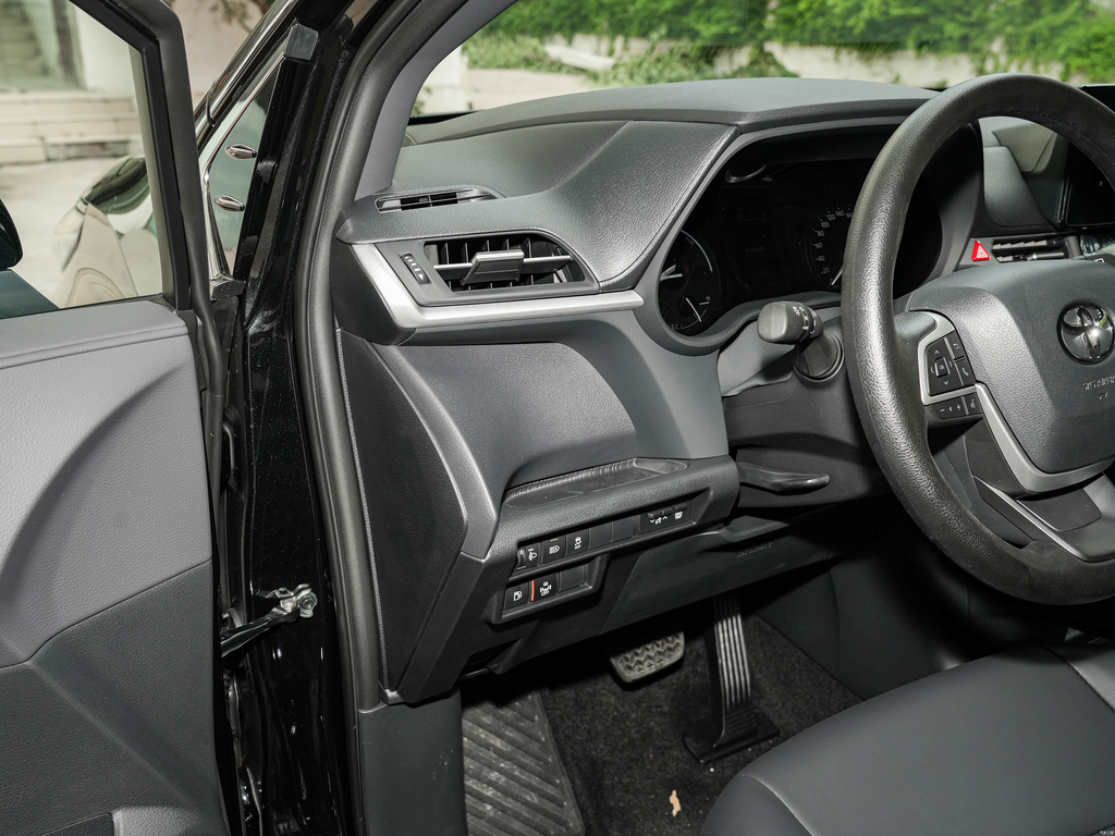 Toyota Grevia 2026 2.5L Hybrid Comfort Edition