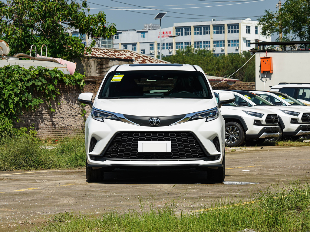 Toyota Grevia 2026 2.5L Hybrid Comfort Edition