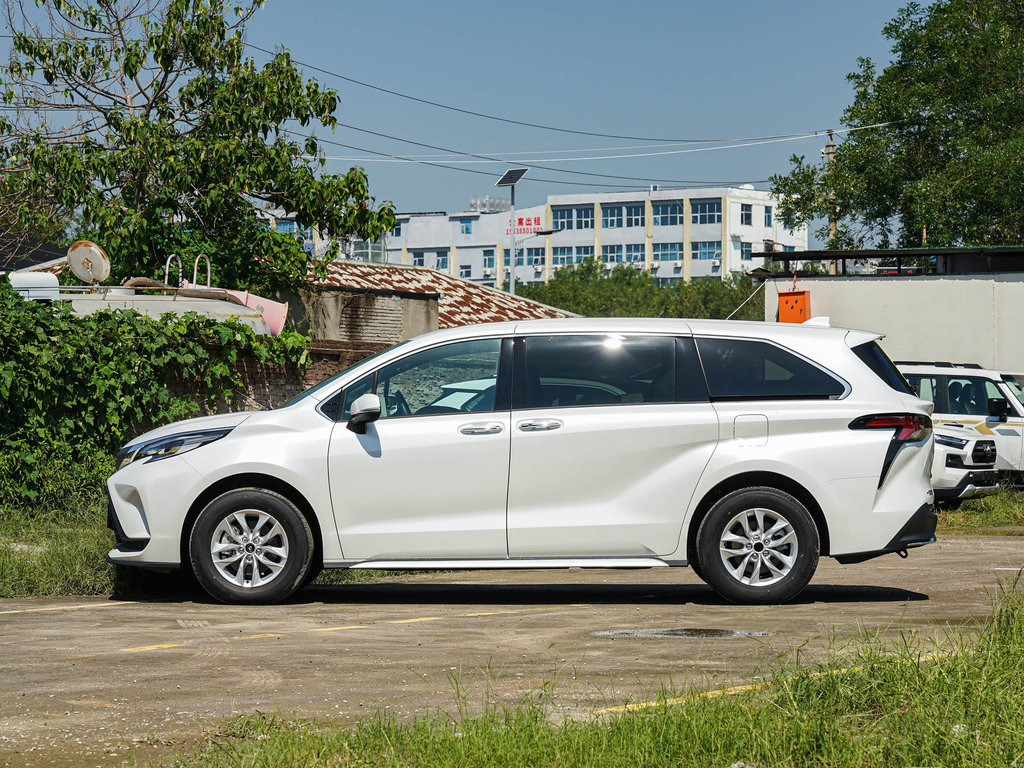 Toyota Grevia 2026 2.5L Hybrid Comfort Edition