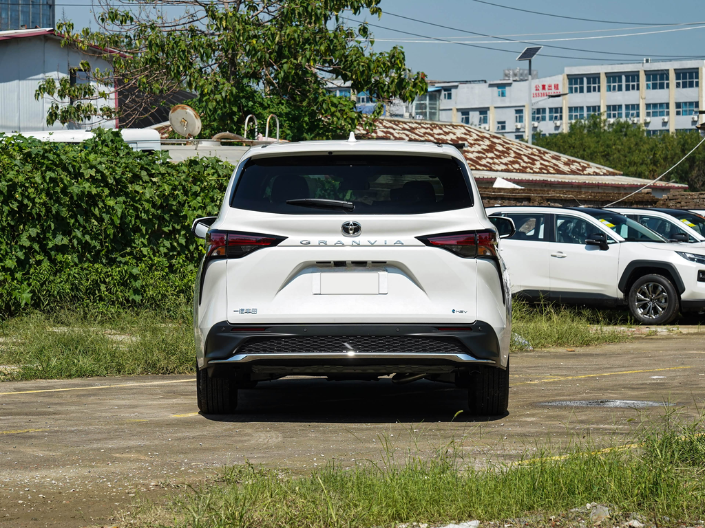 Toyota Grevia 2026 2.5L Hybrid Comfort Edition