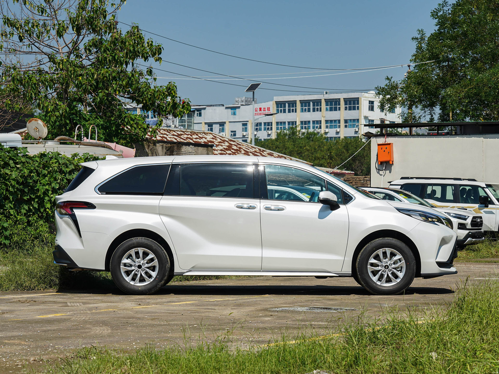Toyota Grevia 2026 2.5L Hybrid Comfort Edition
