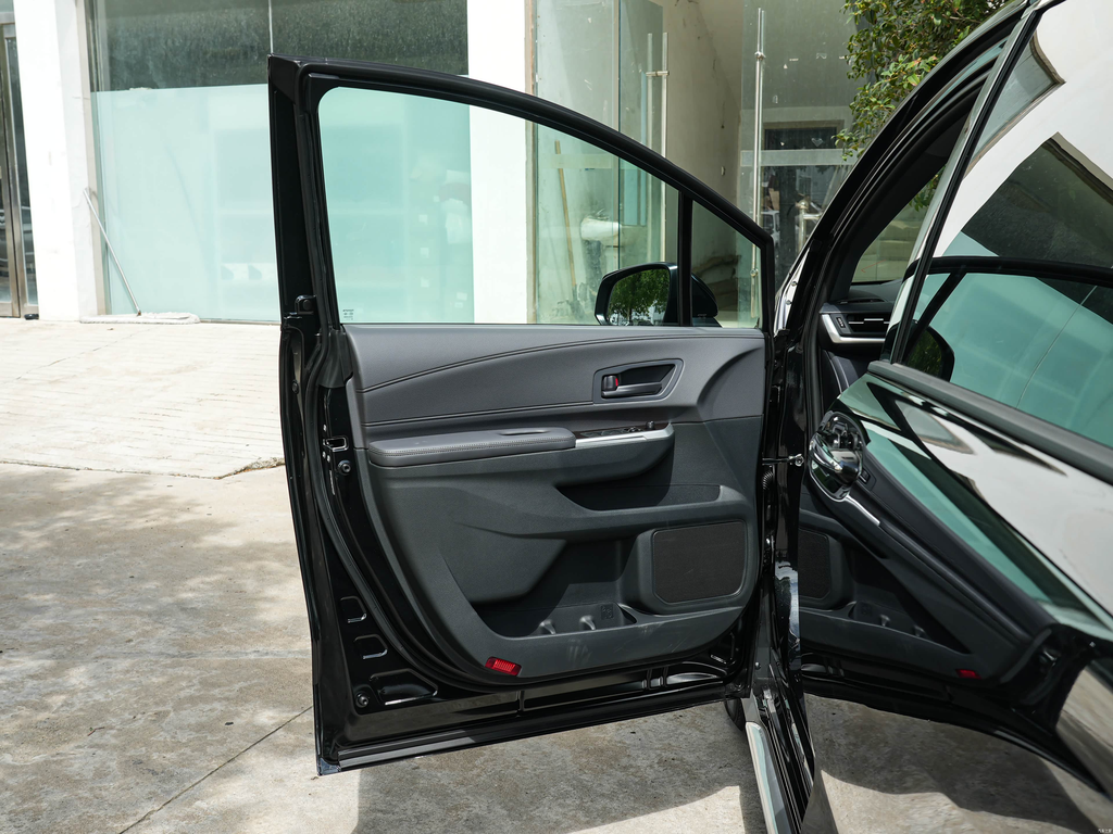 Toyota Grevia 2026 2.5L Hybrid Comfort Edition