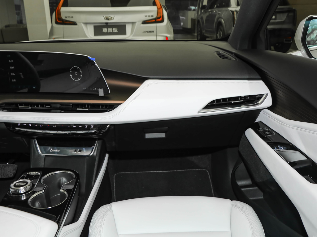 Cadillac GT4 2023 25T Style Edition