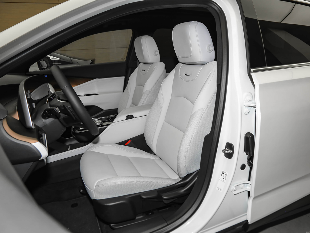Cadillac GT4 2023 25T Style Edition