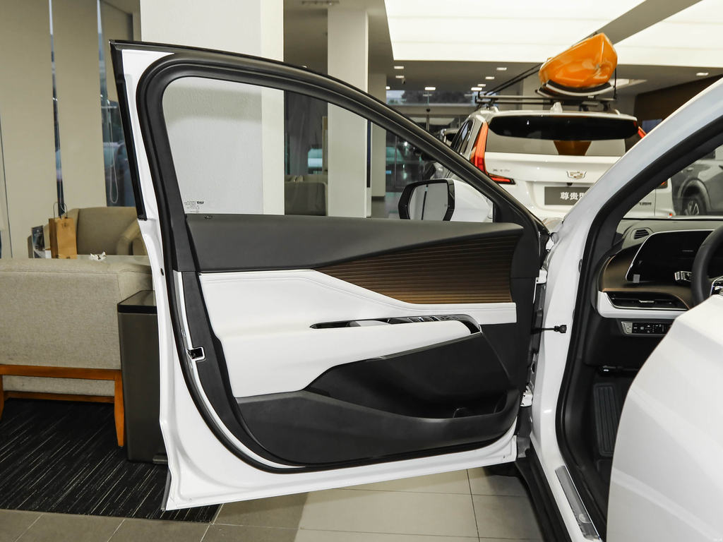 Cadillac GT4 2023 25T Style Edition